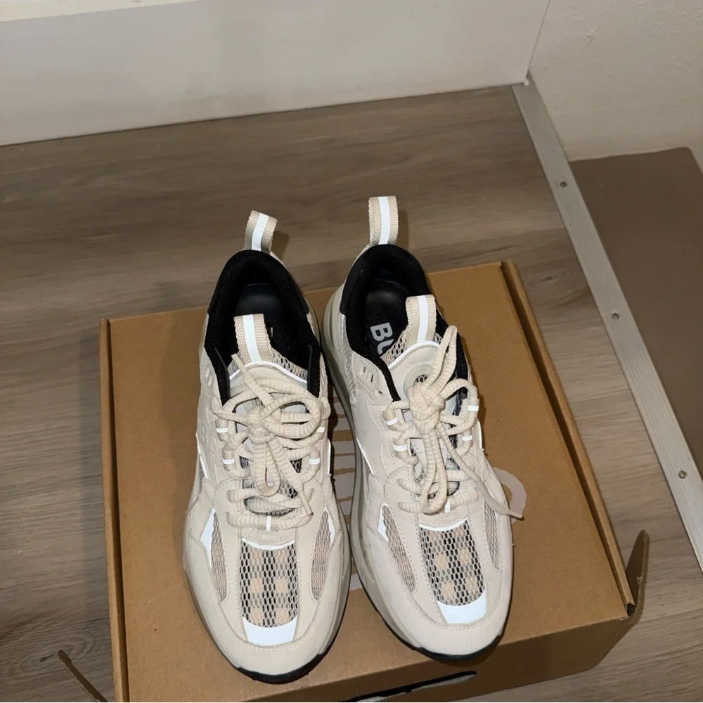 Burberry White and Black Women's Sneakers - Picture 7 of 13